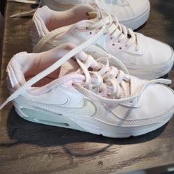 Girls Nike Shoes  Size 4