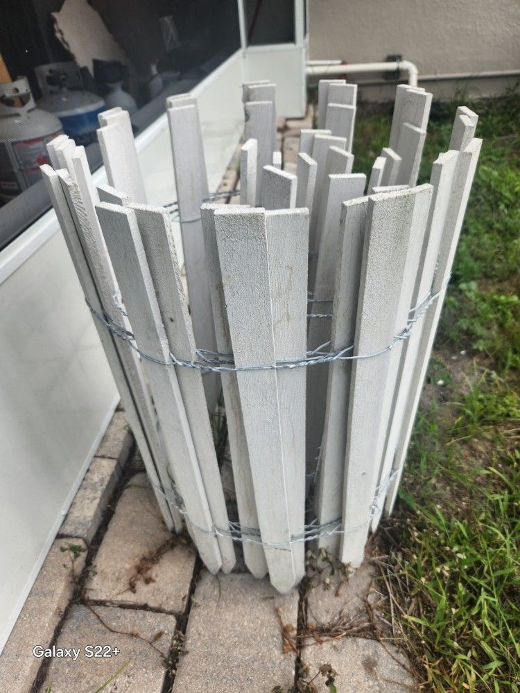 White Cedar Picket Fencing