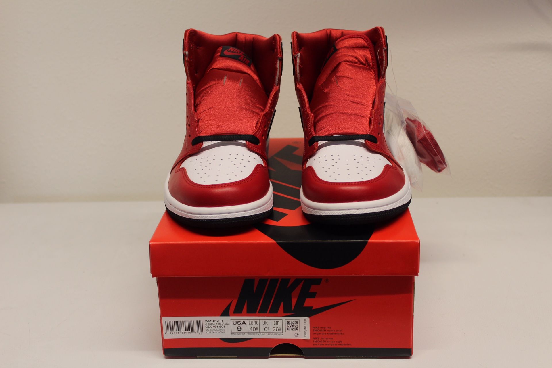 Brand new Jordan 1 “SATIN SNAKESKIN” IN SIZES. 9W/7.5M and 