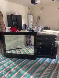 Makeup desk