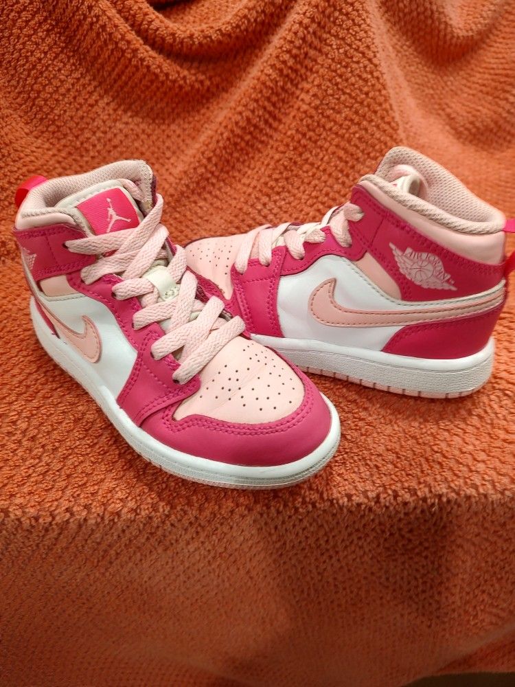 Nike Air Jordan 1 Mid GS ‘fierce pink’