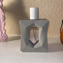 Ariana Grande “God Is A Woman” Perfume