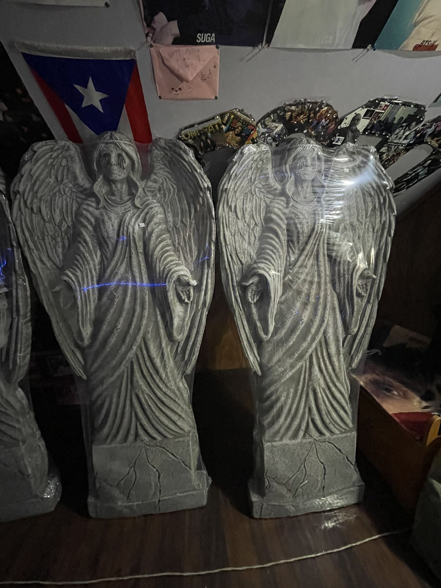 2 Weaping Angel Monuments