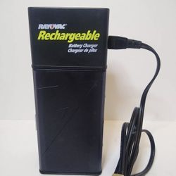 Rayovac 3 in 1 Rechargeable Battery Charger With Power Cord Model PS3 Turns On