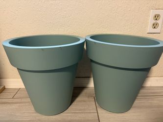 11.8in X 11.8 In Planters $10.00 The Pair