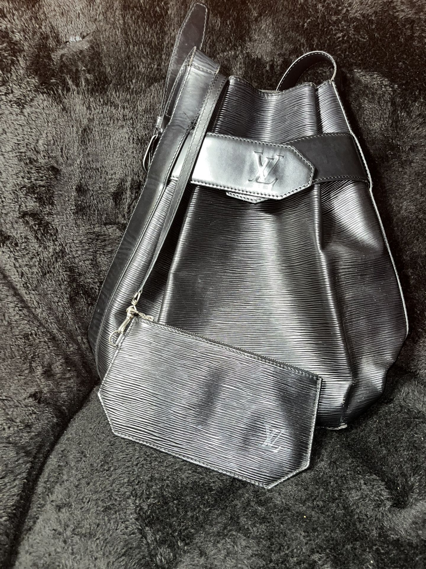 LV EPI LEATHER SAC BAG