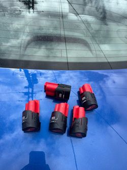 Milwaukee m12 baterías 🔋 2.0ah $25 each cada una firme precio