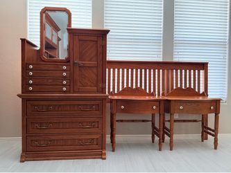 Pulaski Keepsakes 4-Piece Bedroom Set Dresser Mirror 2 Nightstands King Headboard