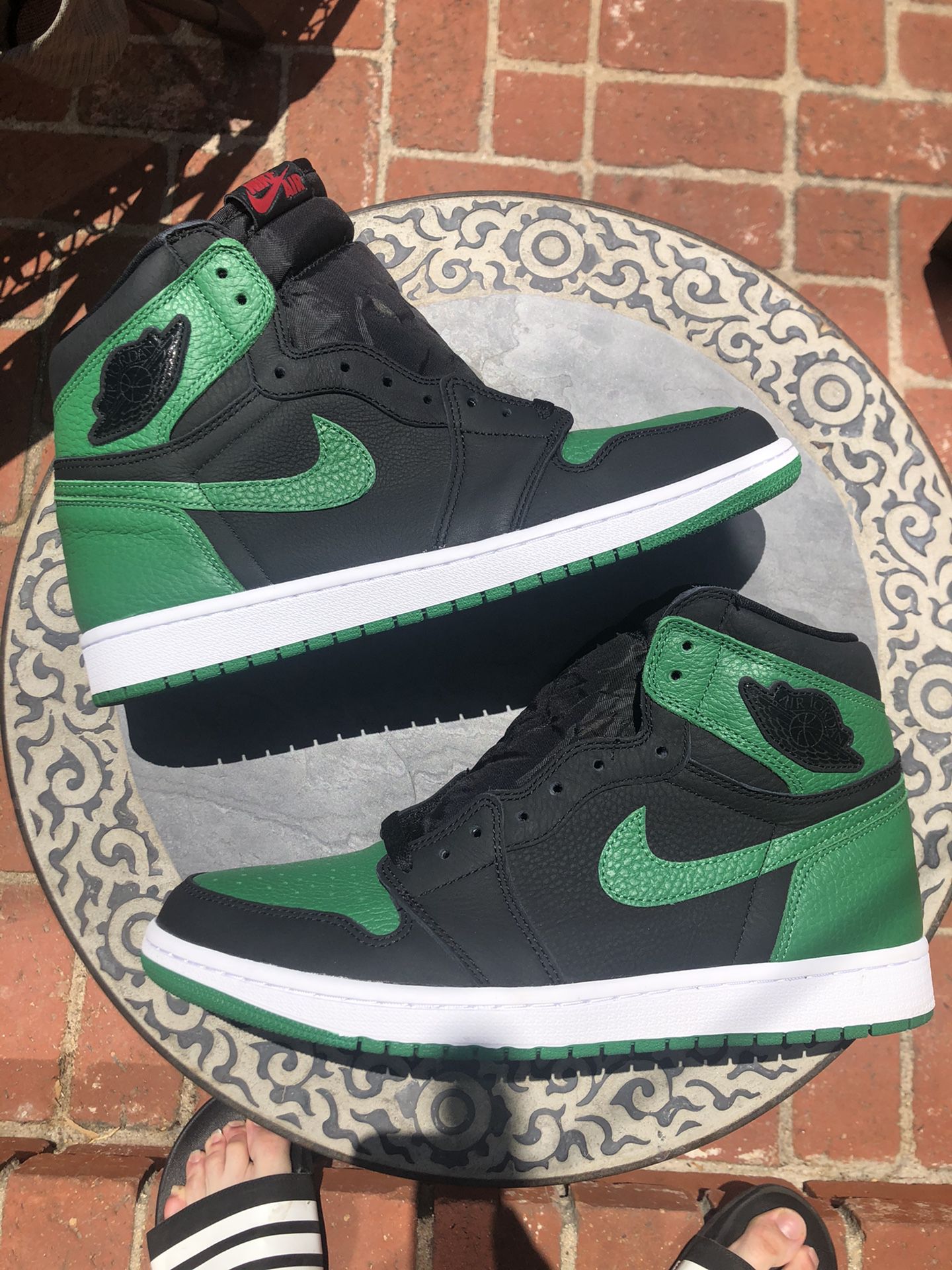 DS Jordan 1 ‘Pine Green 2.0’ LOOKING TO TRADE FOR A SIZE 10