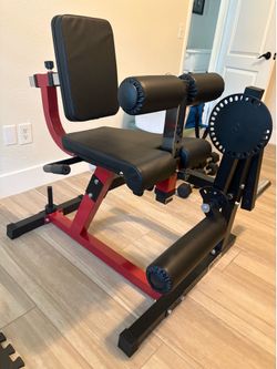 Leg extension machine
