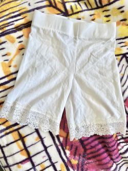 Forever 21 Lace Trim Biker shorts - Small