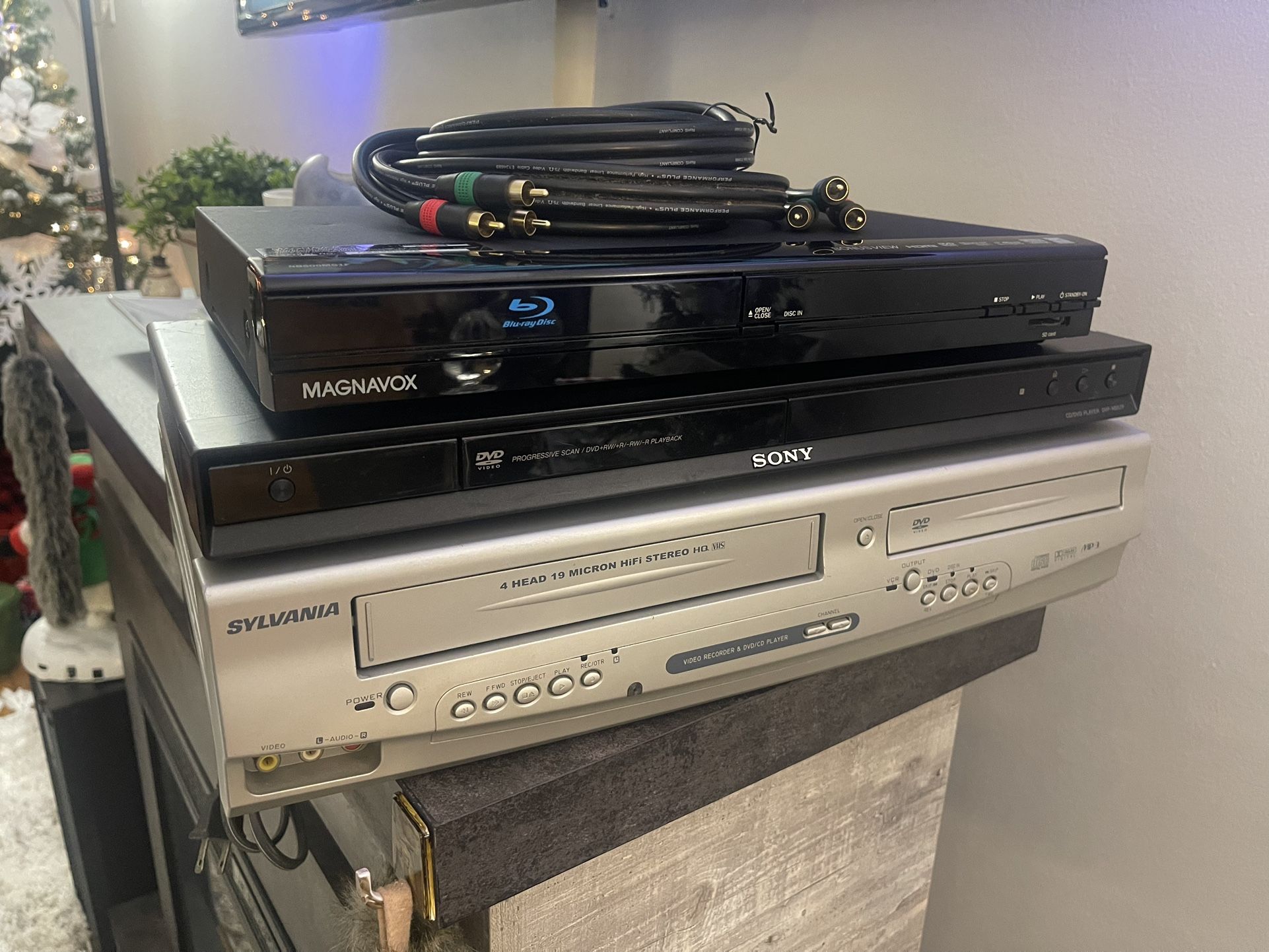 DVD VCR Blu-ray Bundle Parts Repair But May Be Working