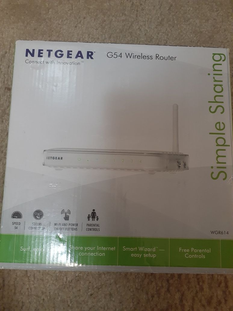 Sligtly used portable Netgear G54 Wireless-G Wi-Fi Router w/ Adapter