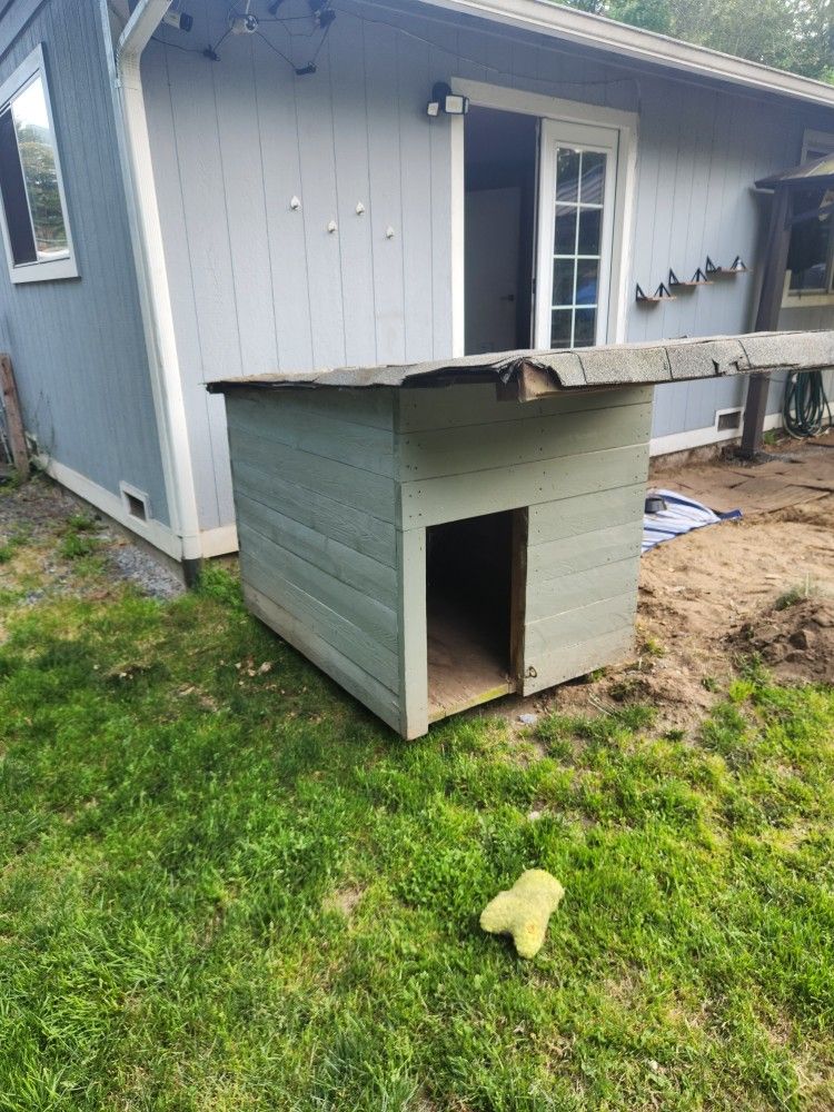 Free Dog House