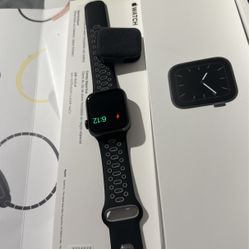 Apple Watch Series 5 Gray Aluminum 40 Mm 
