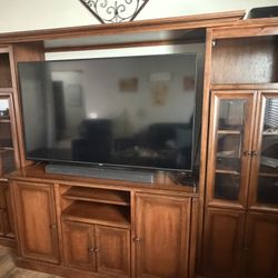 Entertainment center