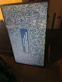 48 inch Samsung Older Smart TV Works Has crack on left side causing lines no remote