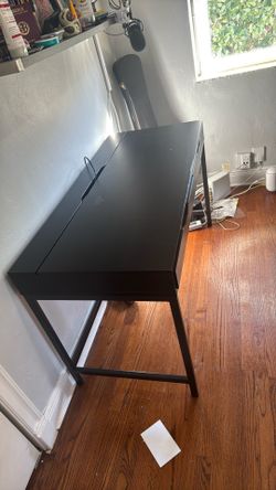 Computer desk