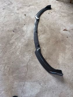 Front bumper spoiler lip