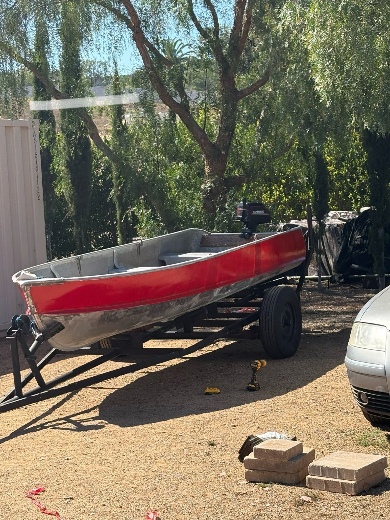 Fishing Boat w/ 7.5hp Engine – Fully Equipped & Ready to Go!