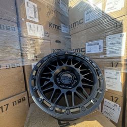 17” Km555 ATTACK MATTE BLACK 6x139.7