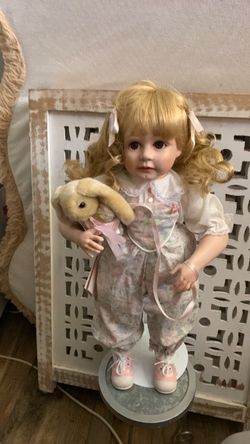The image shows a vintage porcelain doll named "Jennifer" from the Hamilton Heritage Collection,