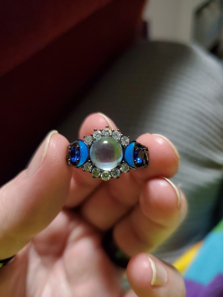 Vancaro Ring Size 8. Goddess Symbol