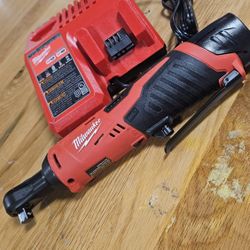 Milwaukee m12 ratchet tool with charger