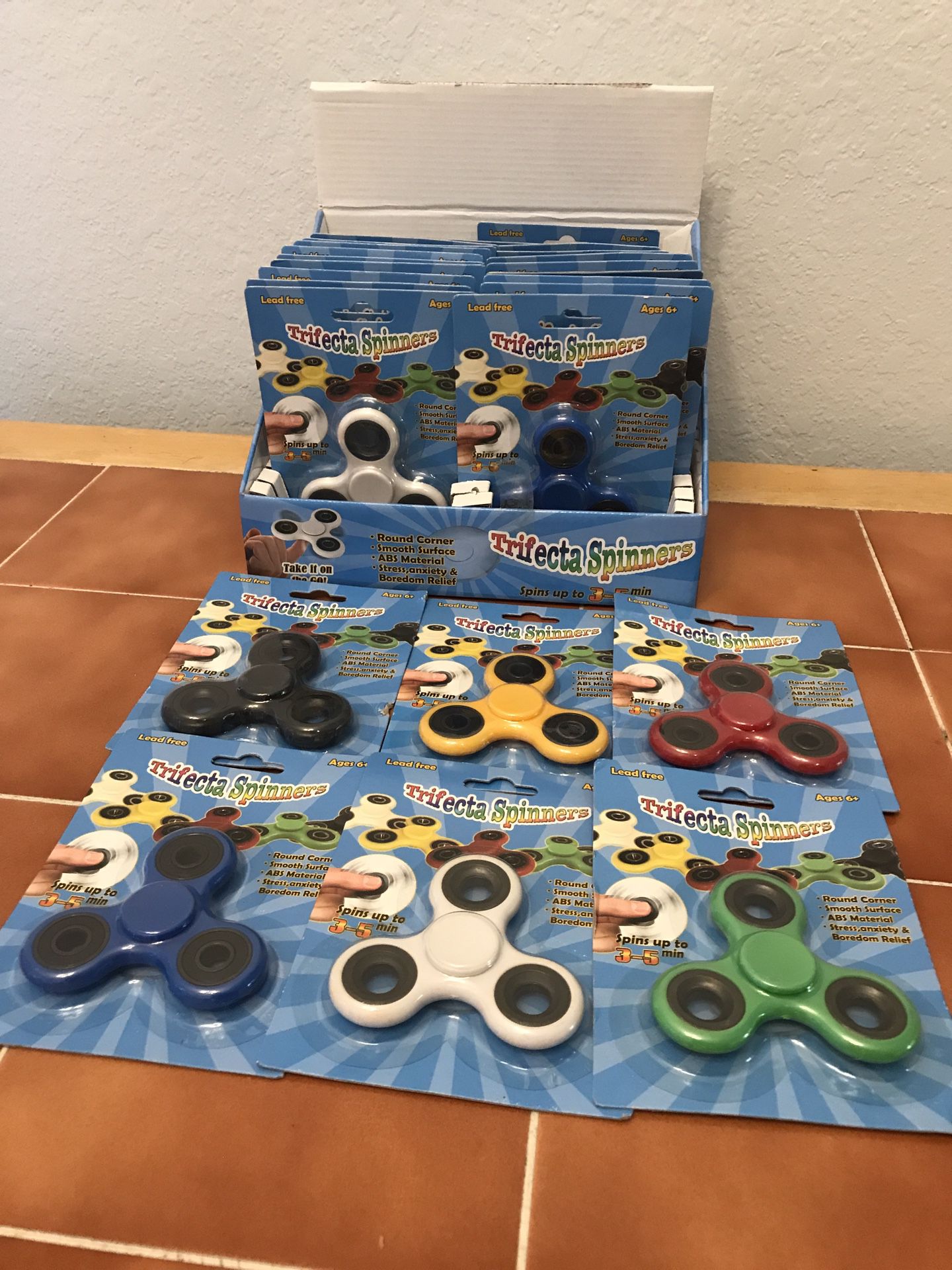 439 individual/display cased fidget spinners, $150 takes all!