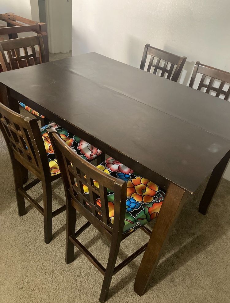 Dining Table W/5 Chairs