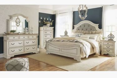 7 piece Ashley Furniture Realyn King Bedroom Set