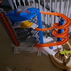 Hot Wheels Super Ultimate Garage
