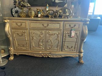 European-style cabinets，$900