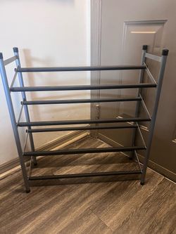 Adjustable shoe rack
