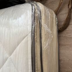 Queen Pillow top Mattress 