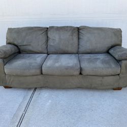 Green Couch /  Free Delivery 