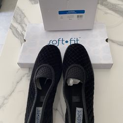 Slipper Women Size 10 Wide Black