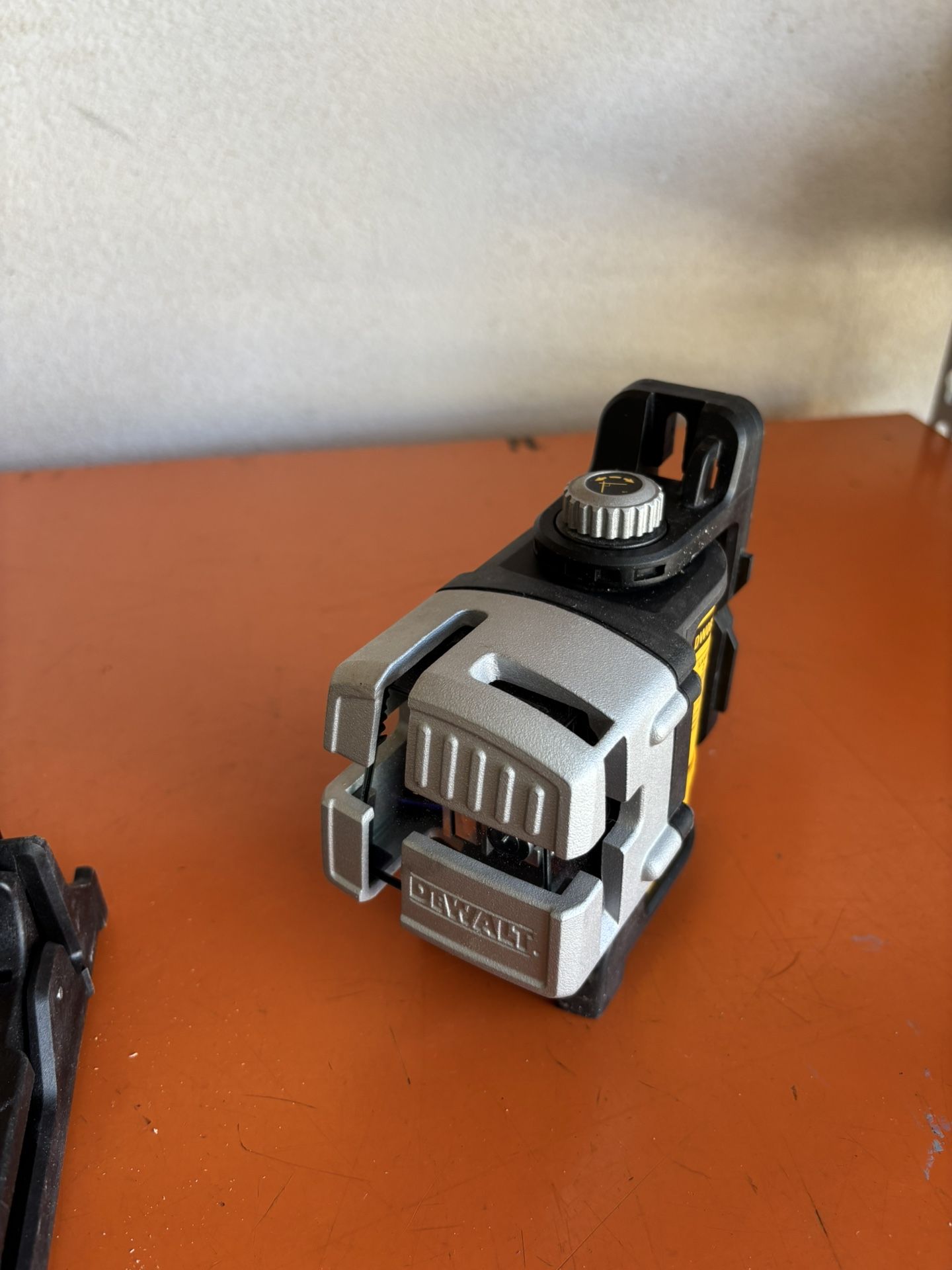 Dealt Laser Level