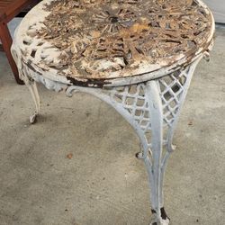 Antique Beautiful Cast Iron Round Table