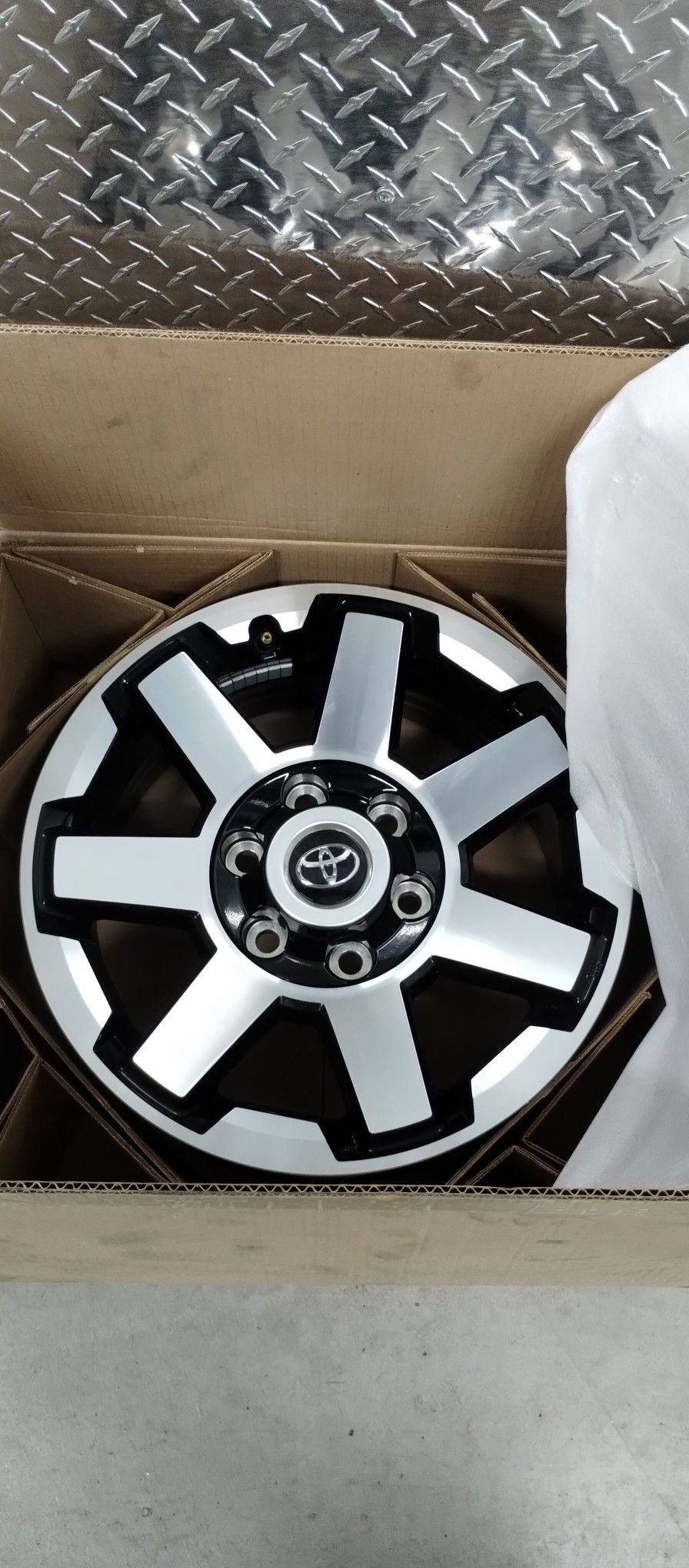 2024 NEW TOYOTA 17" 4RUNNER WHEEL FOR ANY YEAR 4RUNNER ONLY 1 WHEEL 