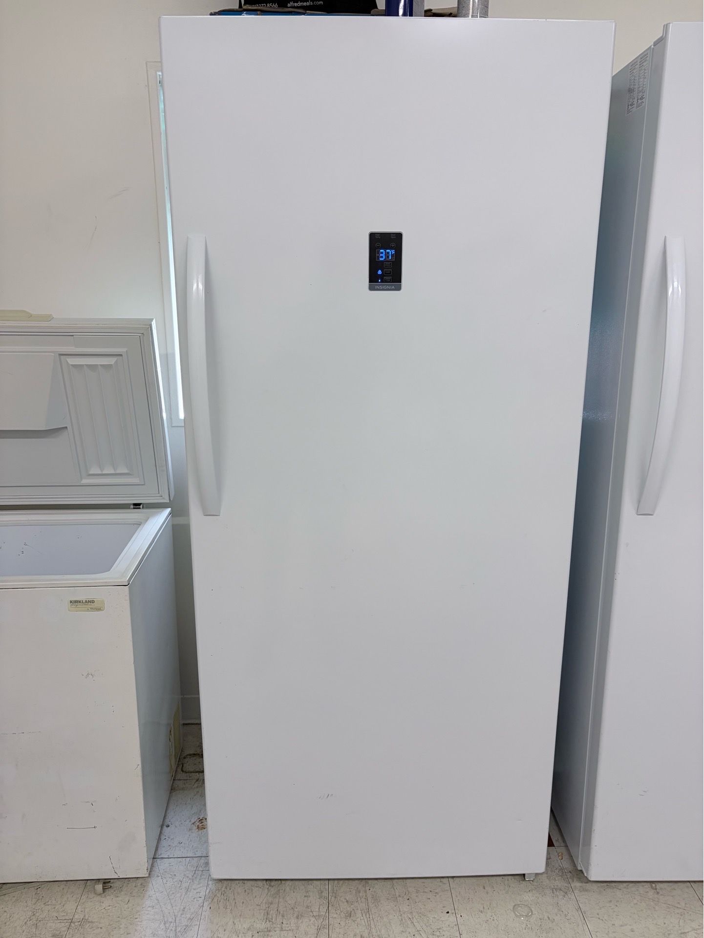 INSIGNIA 21 cu ft FRIDGE/FREEZER