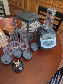 Ninja Blender with Cups