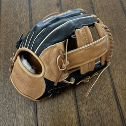 Easton 11.75 Baseball Glove