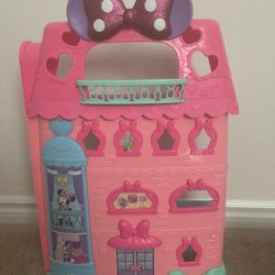 Minnie Mouse Hotel With Accessories