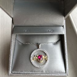 "MOM" Circle Pendant Necklace 