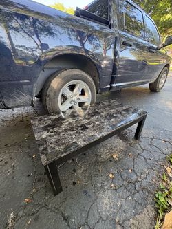 Table w marble finish top piece sturdy