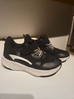 Kids Black Sneakers with Velcro Strap size 9c