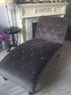 Get tufted chaise lounge