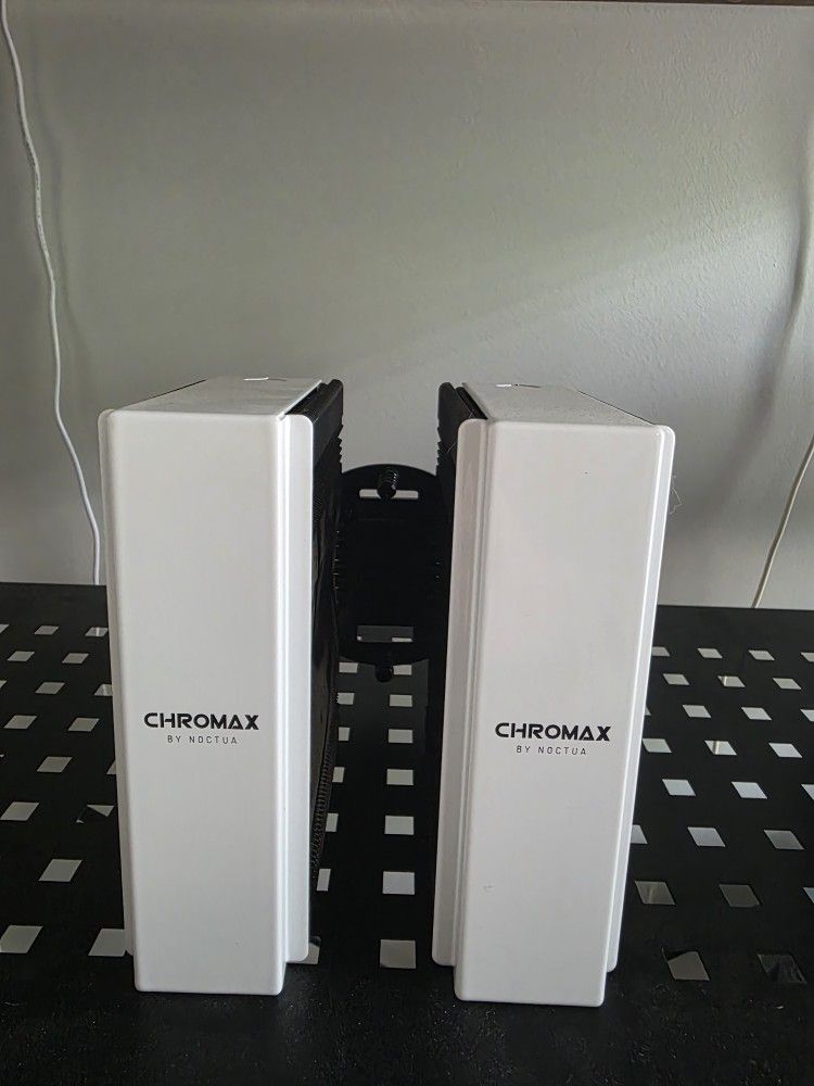 Noctua NH-D15S https://offerup.com/redirect/?o=Y2hyb21heC5CbGFjaw== CPU Cooler