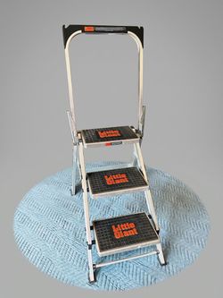 Little Giant Safety Step 3-Step Aluminum Step Stool / Ladder